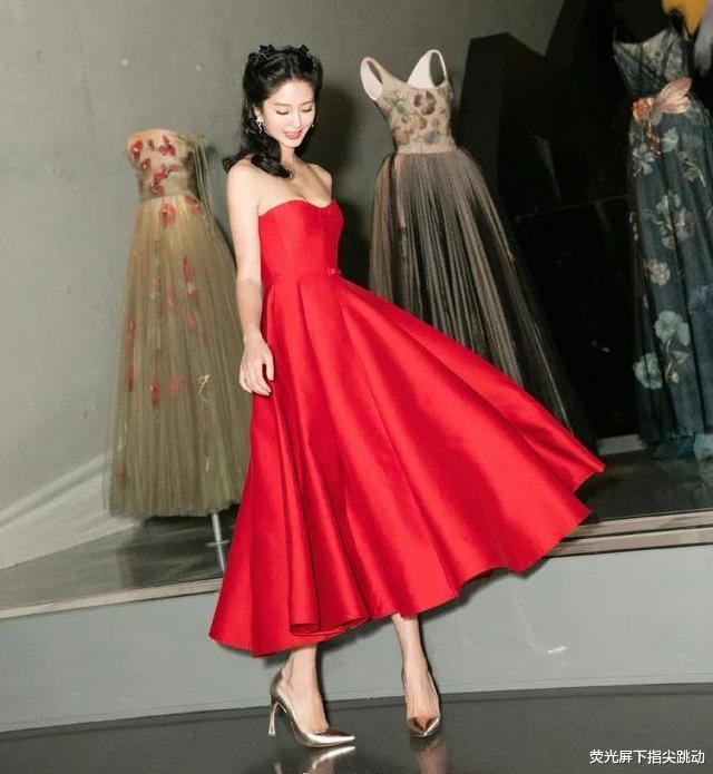 杨采钰|与刘亦菲高度相似的杨采钰，被视为金主爸爸真金白银堆砌的替代品