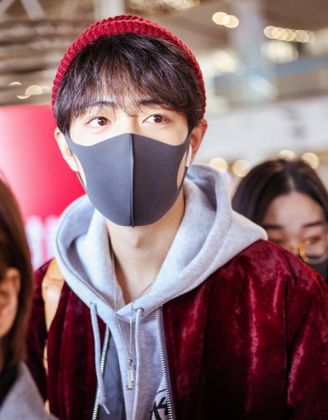 「肖战」肖战遭“抵制”后，王一博上线发文。博君一肖该醒醒了，终究还是要各自美丽