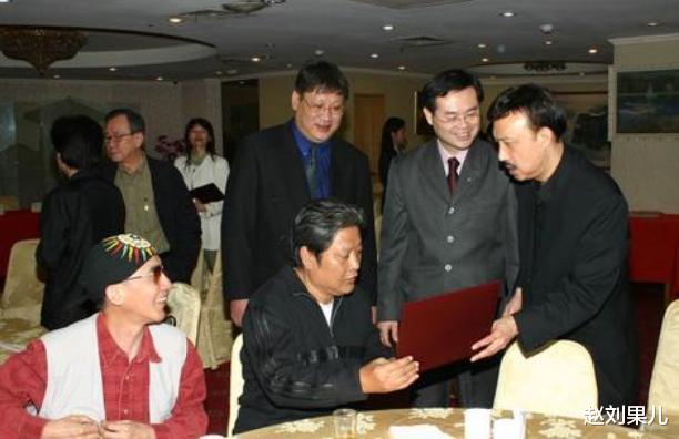 春晚|因春晚一夜爆红，意外摔成智力退化，遭妻儿抛弃，情人却不离不弃