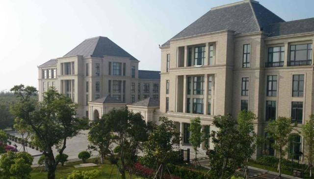 成都大学|二本压线的学生，重点关注3所大学，稳上二本，第3所还是铁饭碗