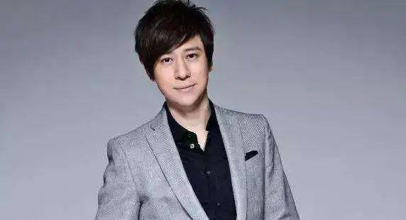 解晓东|连登14次春晚，生意失败患抑郁，妻子不离不弃用舞蹈治愈他