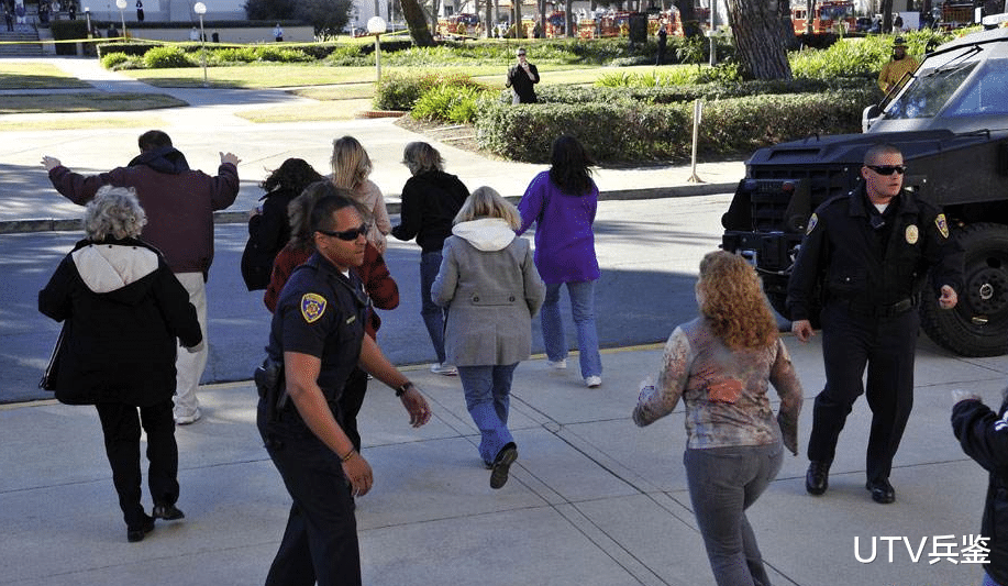 特朗普|几名少年夜间闯入特朗普庄园！警察搜身时候居然发现一把AK-47