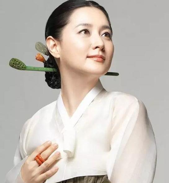 「李英爱」韩国评出十大美女，岁数最大的她，因零整容被誉为“韩国的门面”