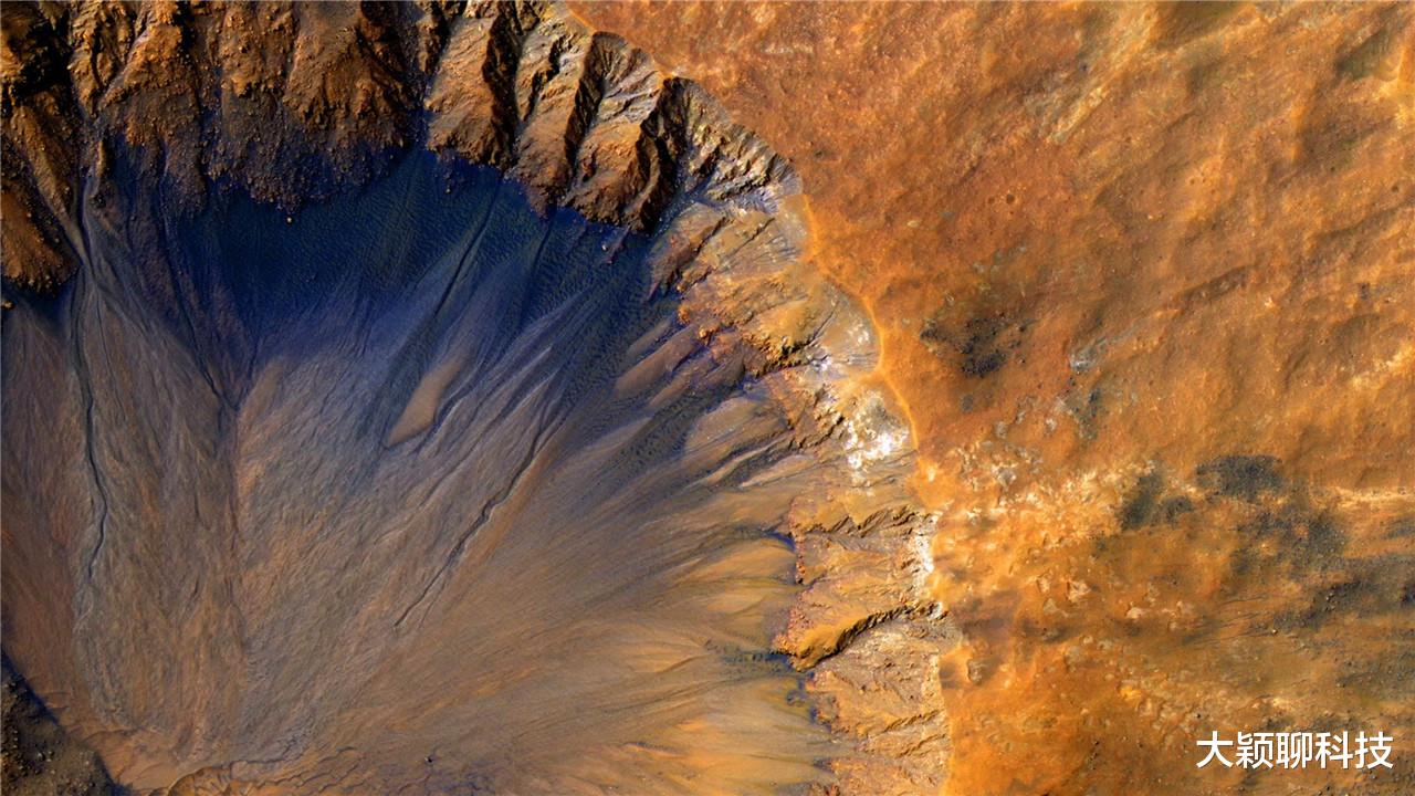 「火星」火星上又有新发现，赤道附近发现“天眼”，是外星产物吗？