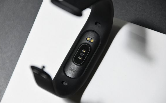 5G|【有益思】智能手环是如何测心率和睡眠的？