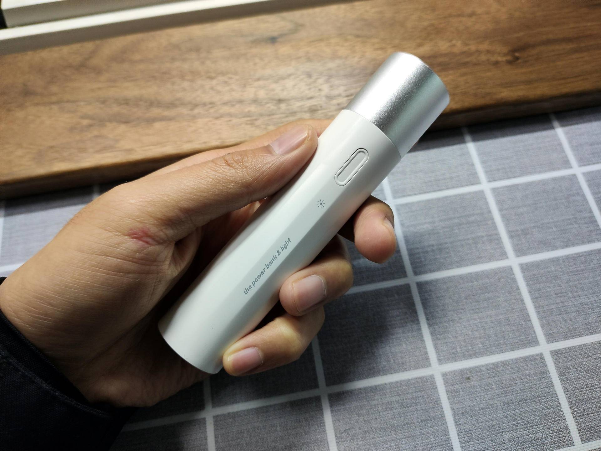 充电宝|你家里也该备一个——哲思随身充电宝手电筒