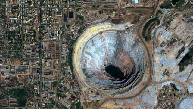 「」前苏联挖穿地球实验，为何在12262米处停止？它们发现了什么