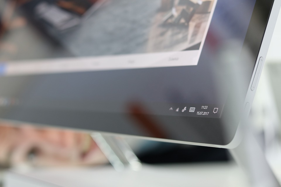 电子商务|品牌电脑自带微软系统的尴尬：你的电脑谁做主？