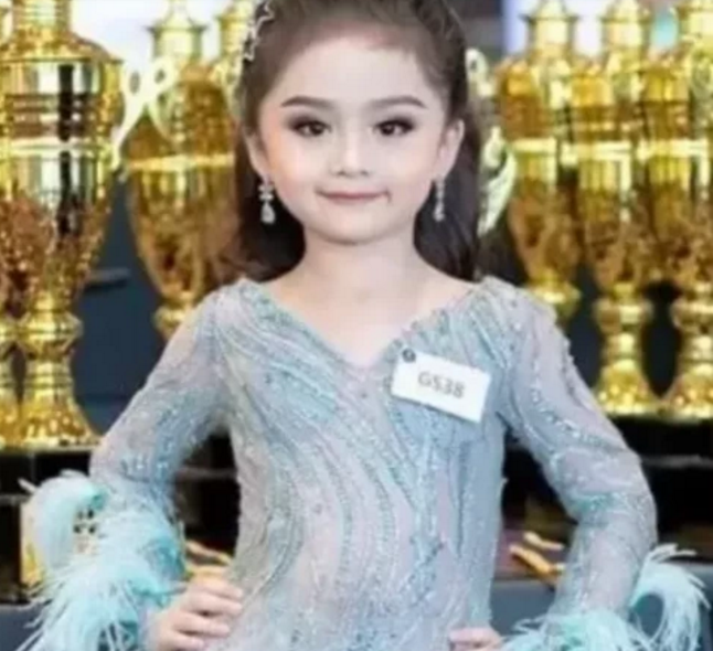 泰國六歲童星拿下選美冠軍，隻看身材不看臉，我以為是一位成年人-圖4