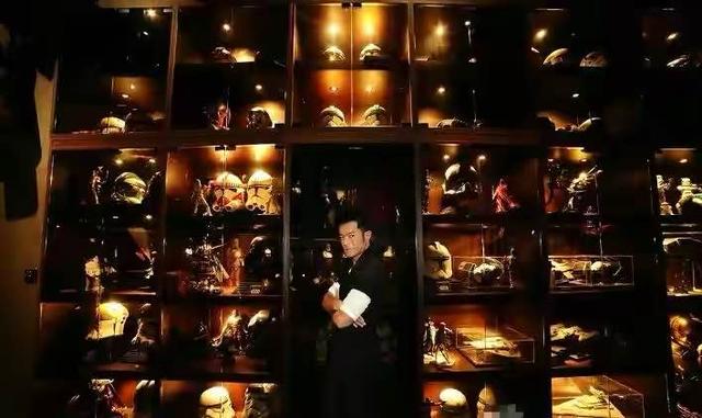 古天樂曬香港豪宅，豪車遊艇全部選用黑色，上億豪宅中擺滿收藏品-圖2
