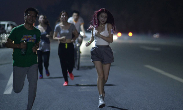 睡眠|晚上做好4件小事情,睡觉的时候都能让身体燃脂,全身都在瘦!