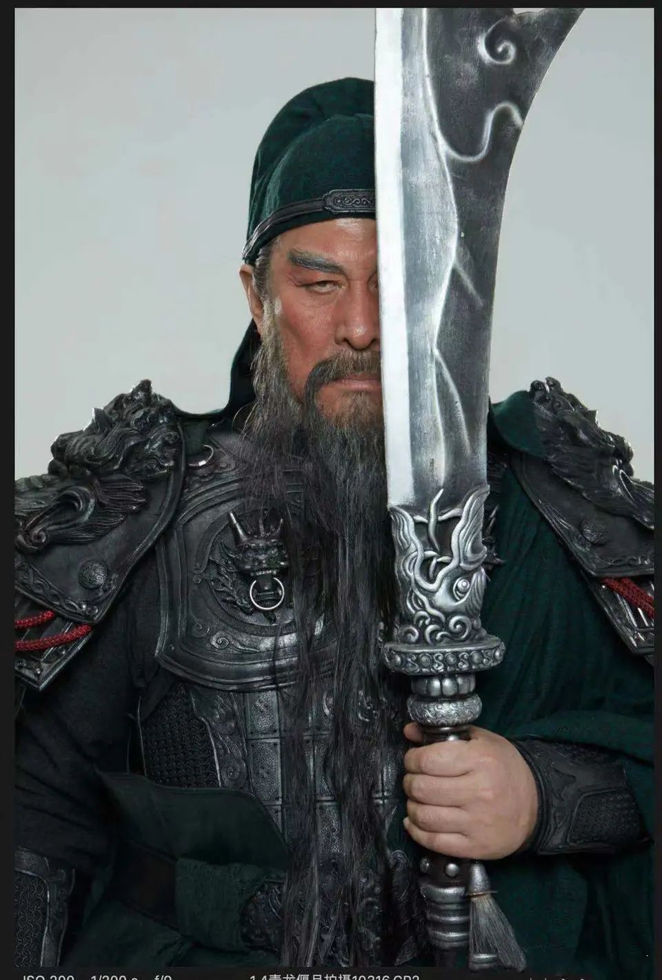 63岁陆树铭再披战袍,再次出演关公,图3威武