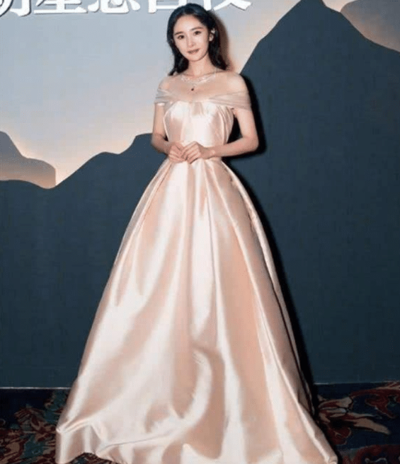 杨幂|杨幂真人长什么样?当看到她的未修图后,网友:心都跟着颤了一下