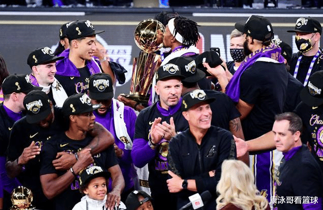 湖人队|湖人试训22+9新秀，霍华德续约原因出炉，18+5神射手有望加盟