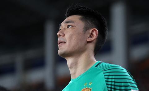 国足|新国足27人名单浮现：7大悍将落选，两神锋驰援，中场一人成亮点