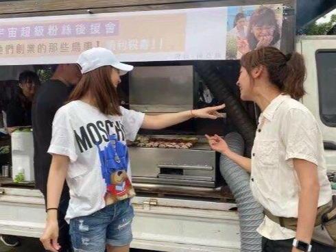 「霍建华」林心如晒杀青聚会照！老公霍建华出镜超恩爱，男神发福惊现幸福肥