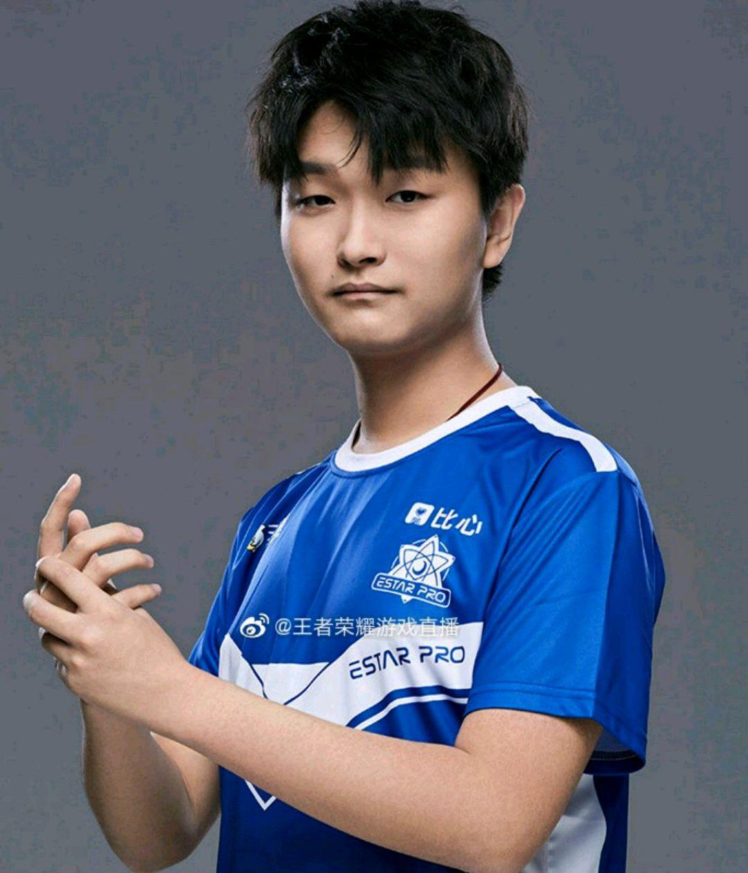 猫神|E星秋季赛首发阵容迎来大换血，队长猫神终究还是选择了转会