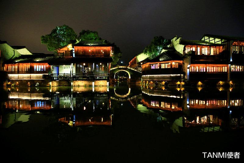 【古镇】中国最成功的古镇,人口不到9万年收入21亿,门票200游客依旧买单