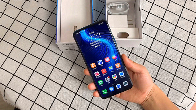 华为荣耀|荣耀X10：能否被称为“最强”的麒麟820机型？