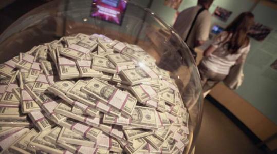 #国债#印出来的美元盛宴，美走投无路发行3万亿国债，经济下滑要拉全球陪葬