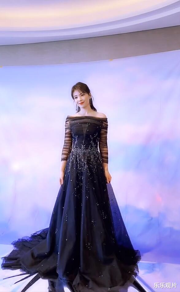 赵丽颖|金鹰晚会众女星比美：刘涛气质像女王，赵丽颖造型最完美