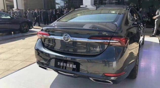 【b级车】又一款合资中型车,比a4l帅气,配2.0t爆出241马力,破百7.5秒