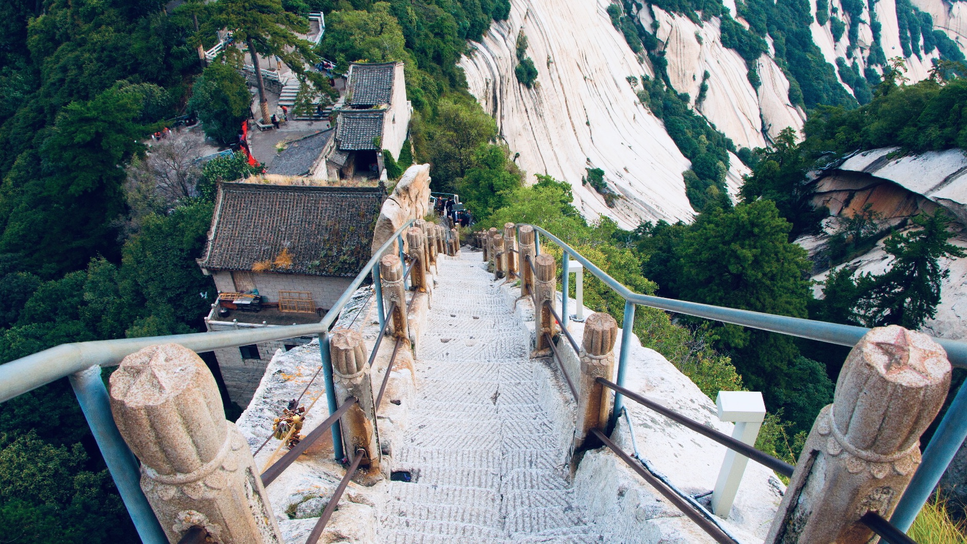 华山■此山被称为“华夏之根”是中华民族的“圣山”封山77天后重新开启