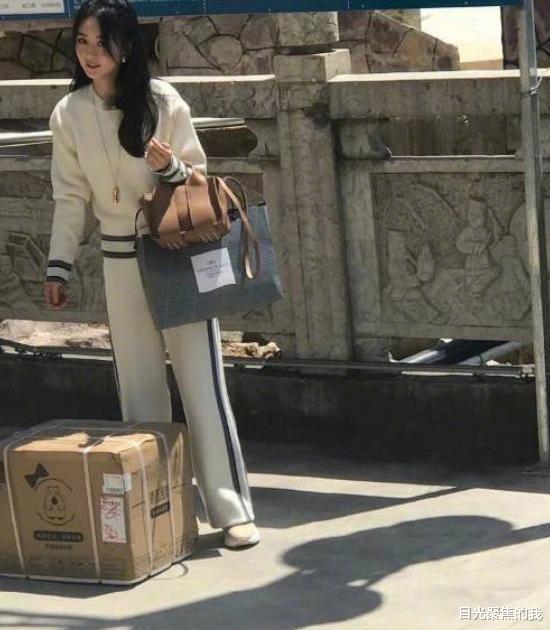 赵丽颖|中餐厅室外38度天录制，别的女星都露腿，就赵丽颖与众不同