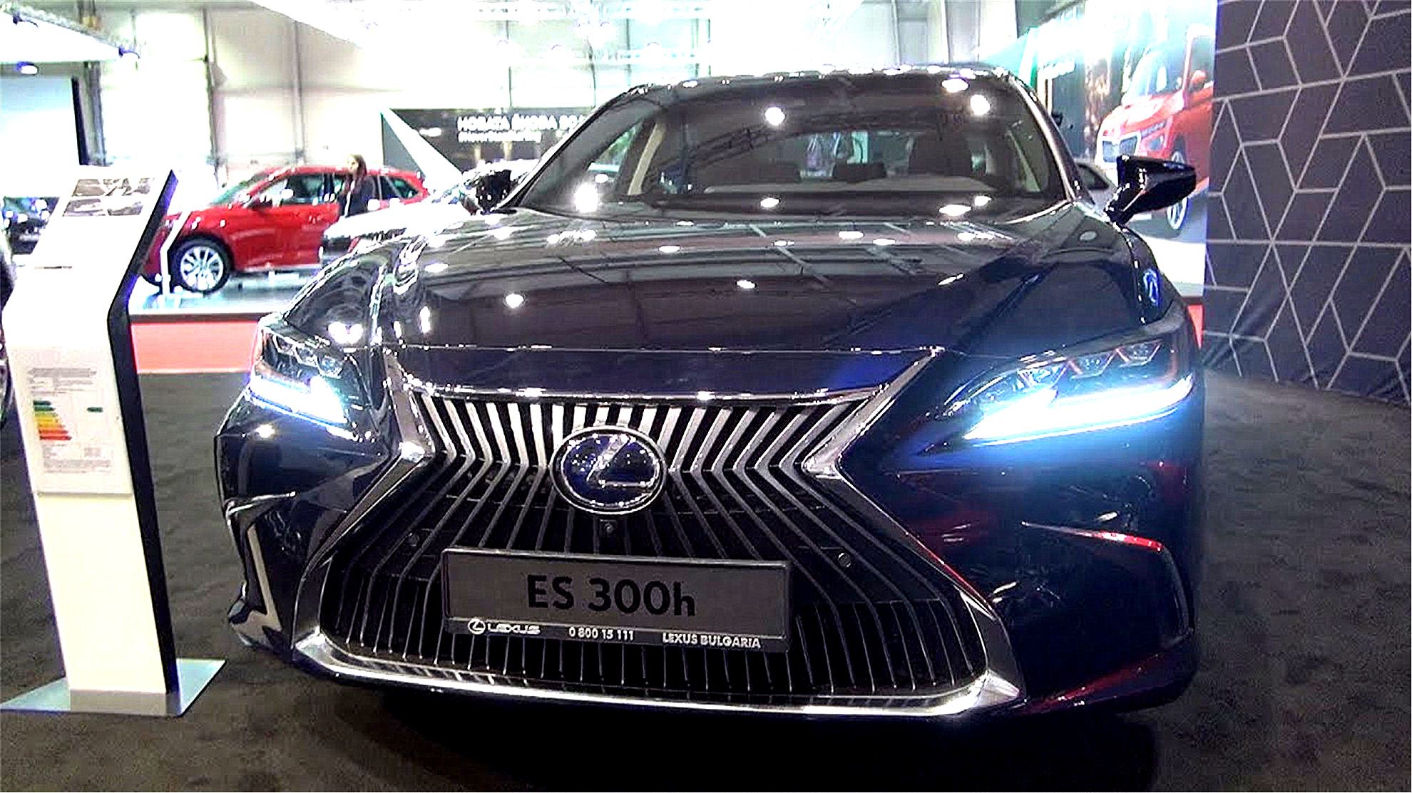 雷克萨斯|买奔驰宝马不如买它：雷克萨斯es300h，开出去比奥迪A6还亮眼！