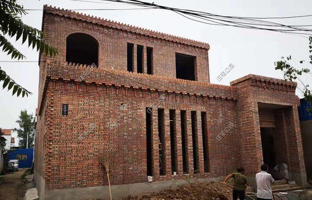 手艺|在农村修房子想节约成本，不贴瓷砖的话，外墙要怎么弄才好看？