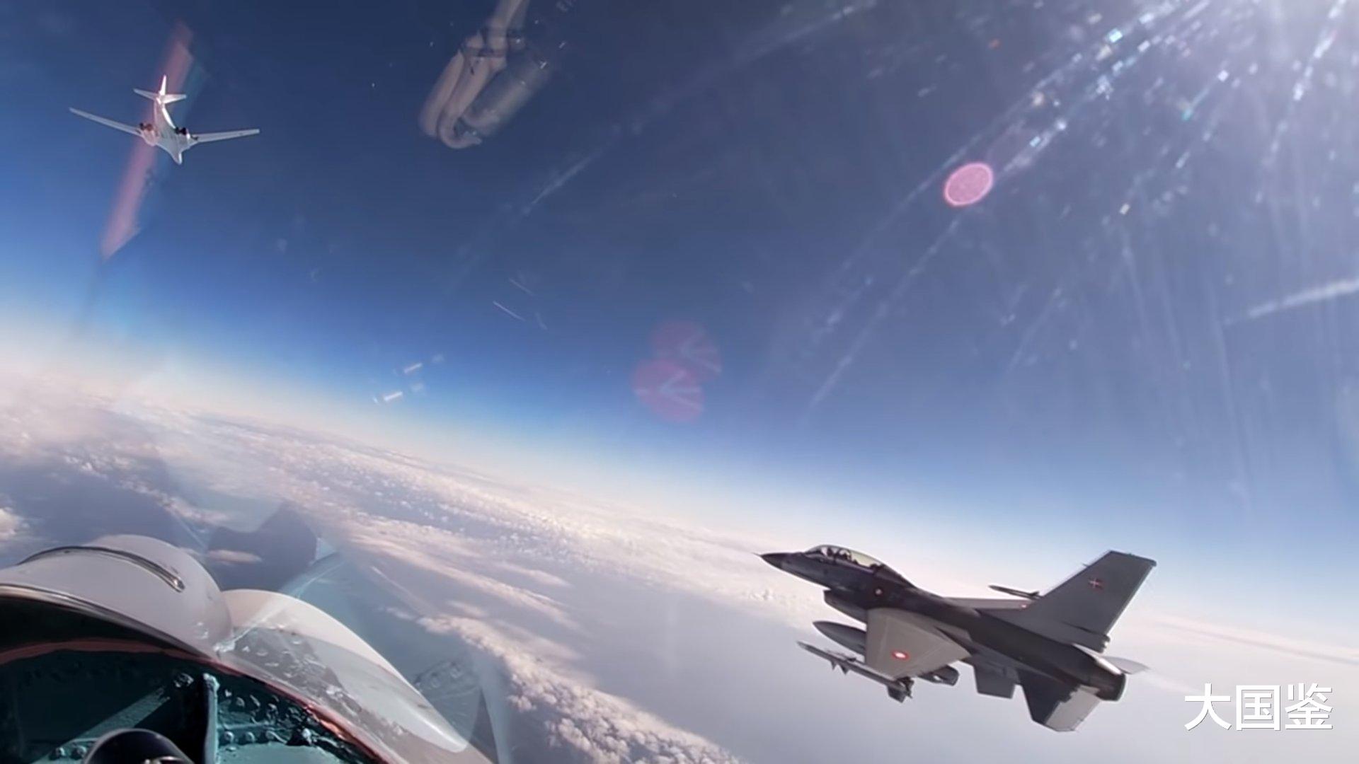 #轰炸机#将美国警告当空气！300吨轰炸机挂弹突防，开加力甩掉北约战机