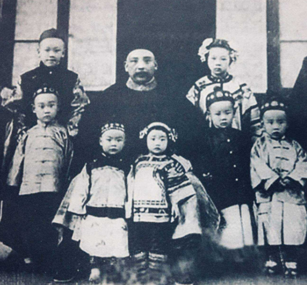 袁世凯：袁世凯午膳就咸菜喝粥，真的这般节俭寒酸吗？看清食材后，吃不起