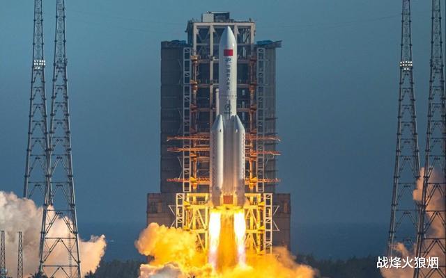 【载人飞船】13点49分,西部戈壁传出喜讯,新一代载人飞船试验舱顺利着陆