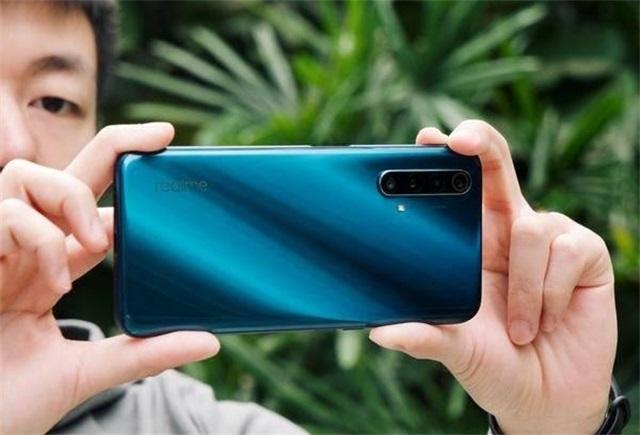 oppo强势截胡，6400万四摄+5G双模+120Hz+4200mAh，红米K30遭终结