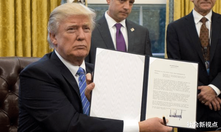 美国|阴谋藏不住了？美国确诊556万，特朗普这个决定要与全球“同归于尽”？