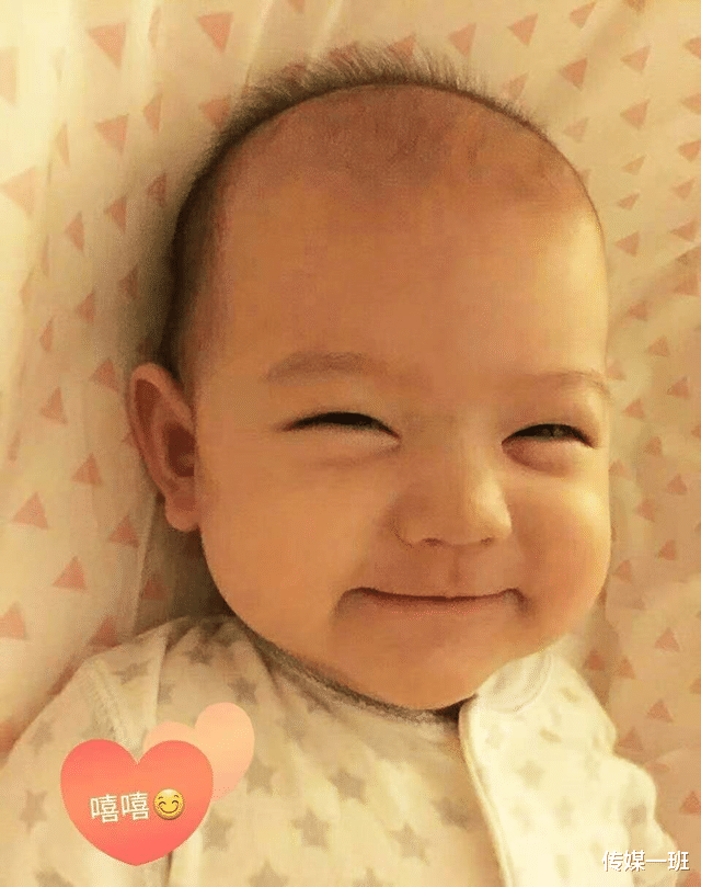 张梓琳|张梓琳：23岁戴上世姐王冠，29岁嫁高富帅，女儿也有双大长腿