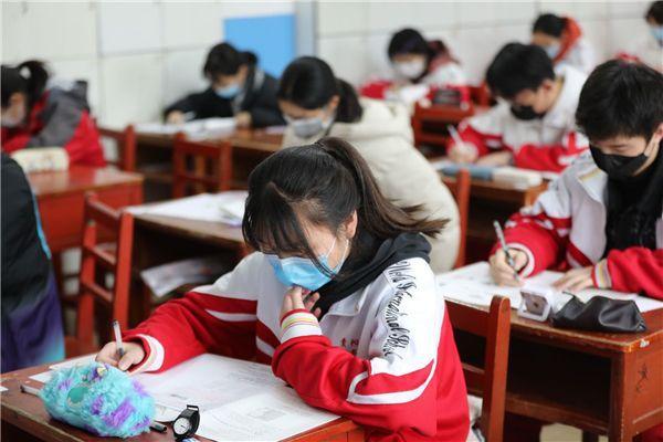 「高考改革」公办高中复读被禁止，高考延期开考，高考改革，这届高三太难了