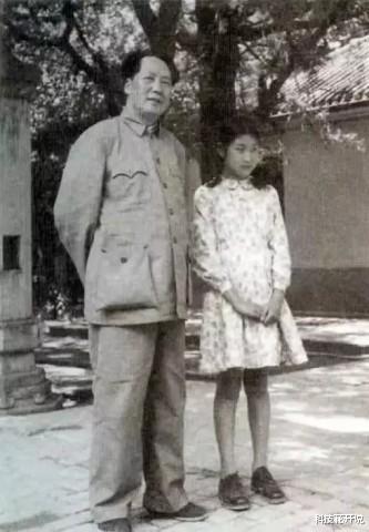 老照片|毛主席的老照片，在枣园逗女儿的毛主席江青，图五毛主席的“洋宝贝”