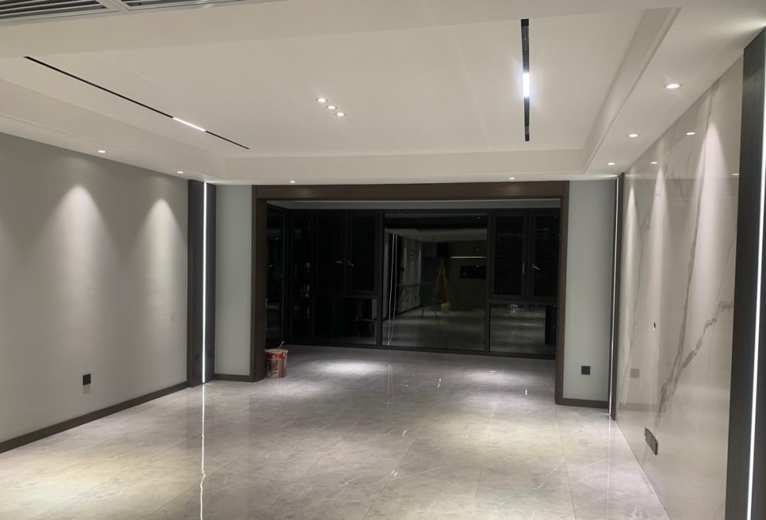 |辛苦九个月硬装完工,保洁做完效果还不错,无主灯简约又大气!