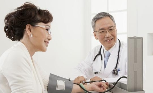 高血压|高血压人群除了少吃盐,这两种食物也要少吃,血压更稳定