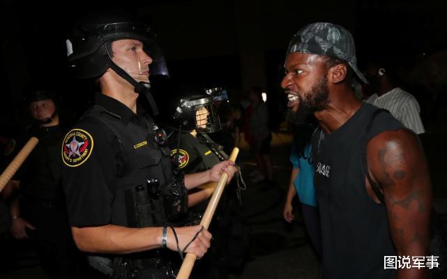 显卡|美国又乱套了！黑人被特朗普支持者枪杀，第二天一名白人被反杀