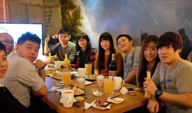 青敢 同学聚会，我辛苦组织却收到同学交来的假钱，次日一早接到电话