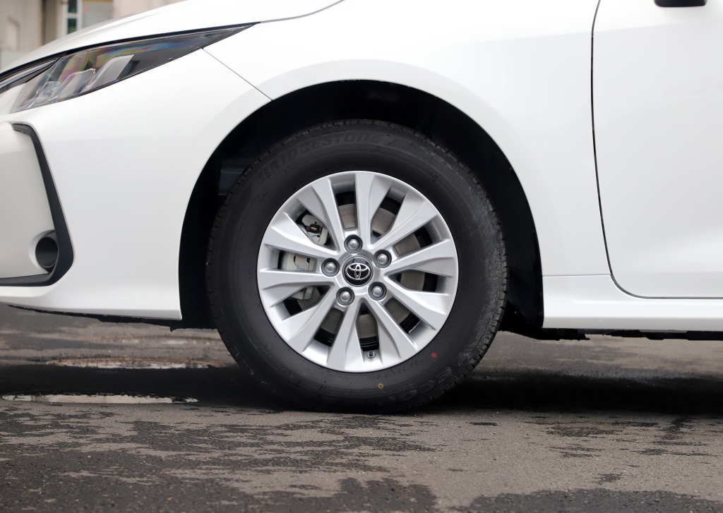 丰田卡罗拉|丰田的“省油王”，全系标配8气囊，低至11万多，全球销量第一