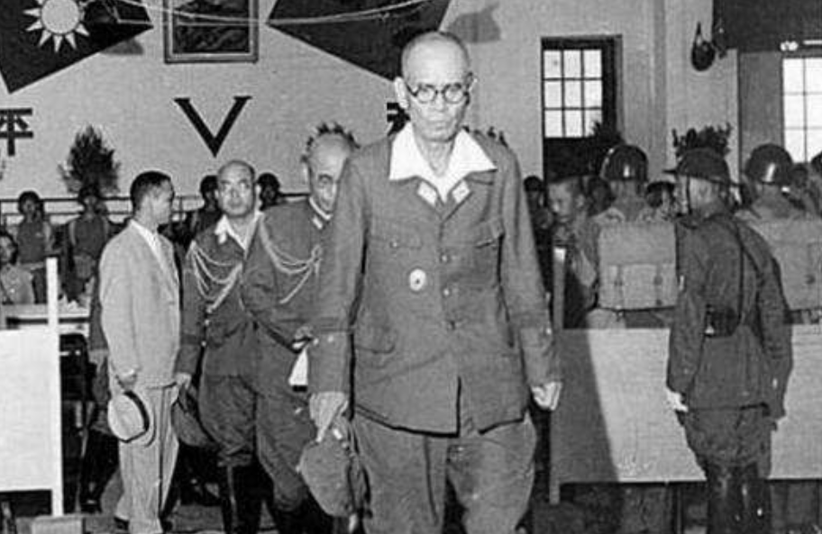 『何应钦』岗村宁次的4个中国学生，个个堪称近代枭雄，一个曾帮他逃过审判