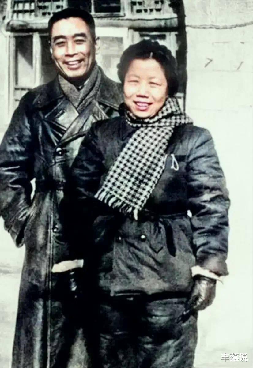 林彪|历史上过目难忘的彩照：毛主席给开国女将授衔，图7林彪与七大元帅罕见同框