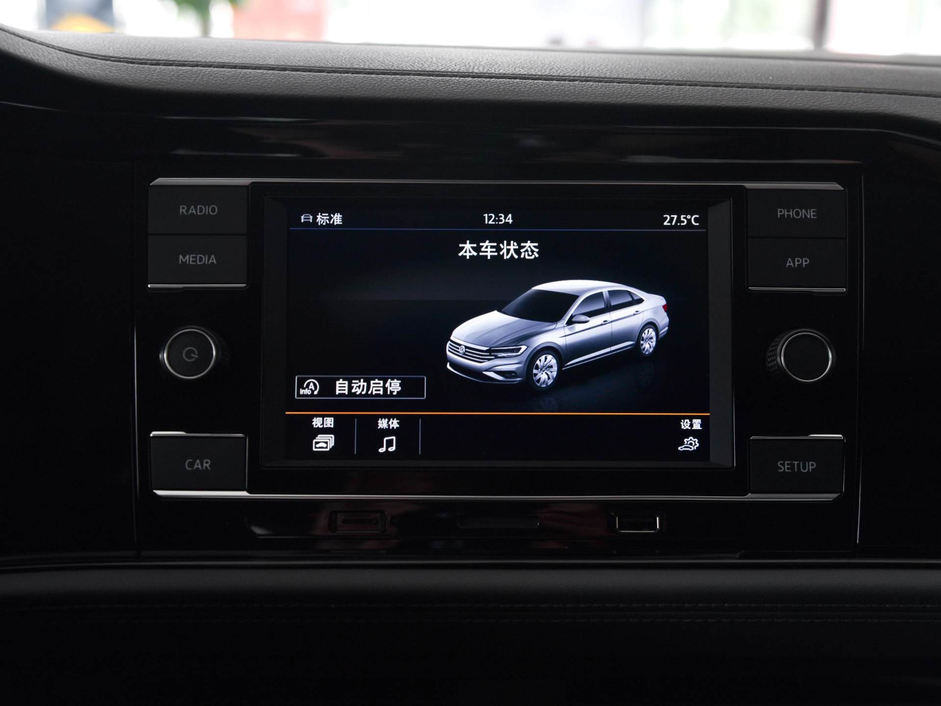 轿车|速腾月销达2万辆，起步带T油耗5.6L，铁了心追轩逸