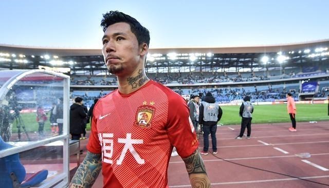 【阿尔维斯】广州恒大新赛季队长首选是他，元老已离队，小弟要当家！