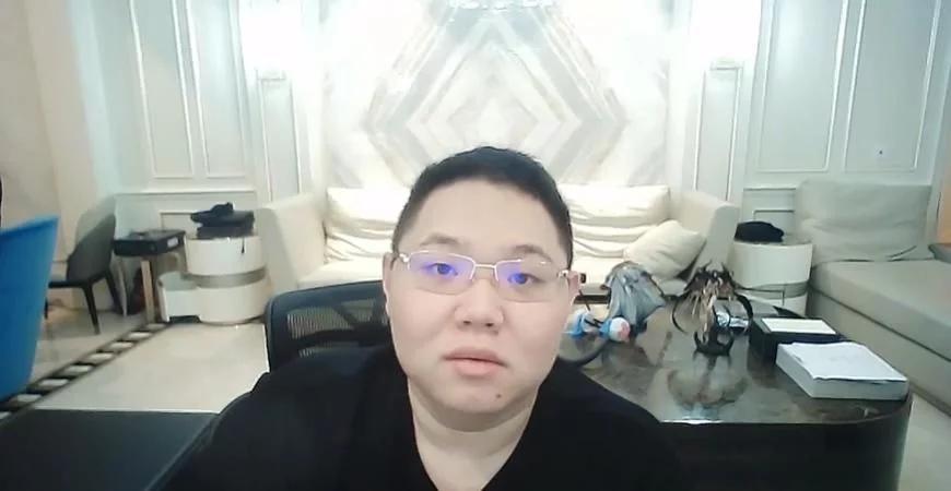 [pdd]坏起来了！斗鱼TV幻神主播PDD直播时呕吐不止，下播时脸色泛白