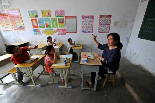 湖北■教师又要涨工资了,为什么这些老师还是留不住