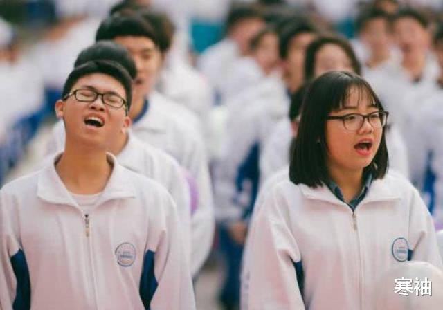 [姐姐]借作文痛斥高考制度，写下8000字批判长文，只留笔名“醉心飞魔”